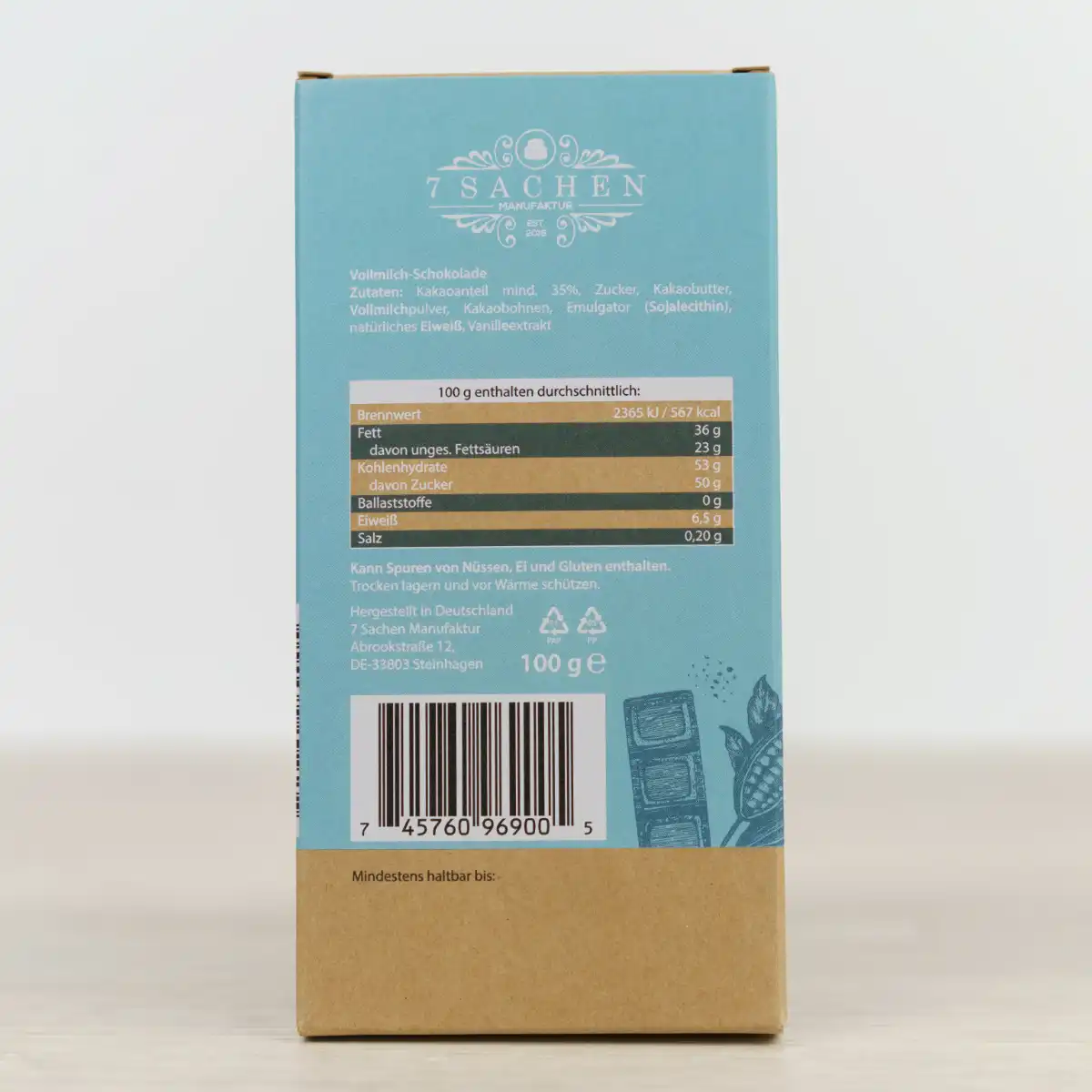 Handgegossene Vollmilchschokolade mit 35 % Kakaoanteil aus Valrhona-Couverture – cremig und ausgewogen, von der 7 Sachen Manufaktur. Rückseite