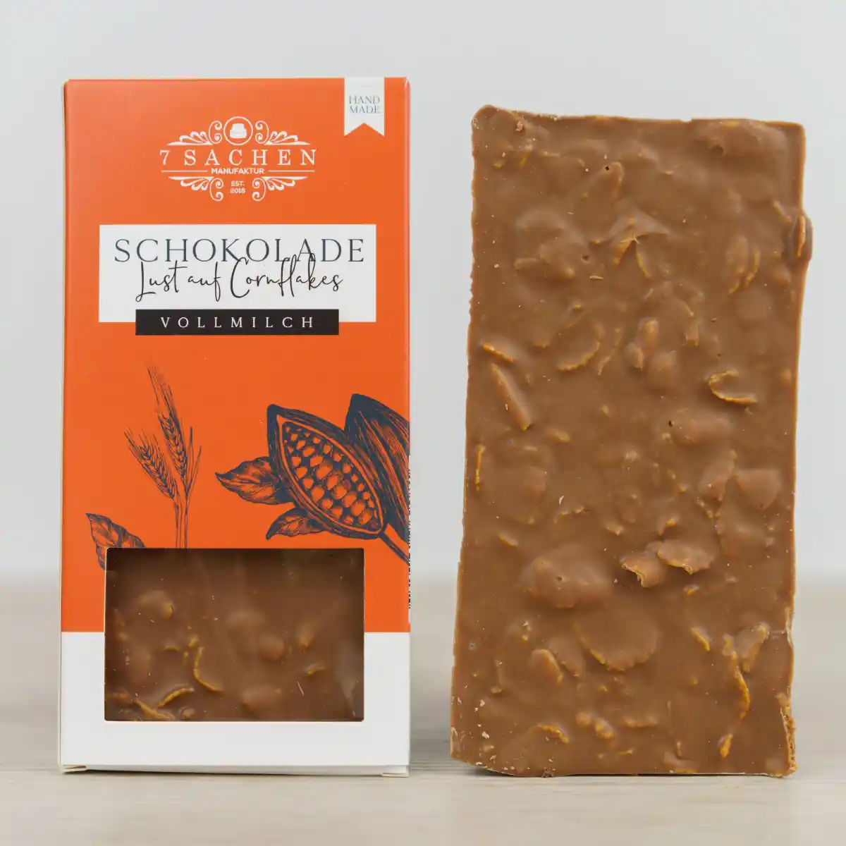 Handgegossene Vollmilchschokolade mit Cornflakes aus Valrhona-Couverture – cremig & knusprig, von der 7 Sachen Manufaktur.