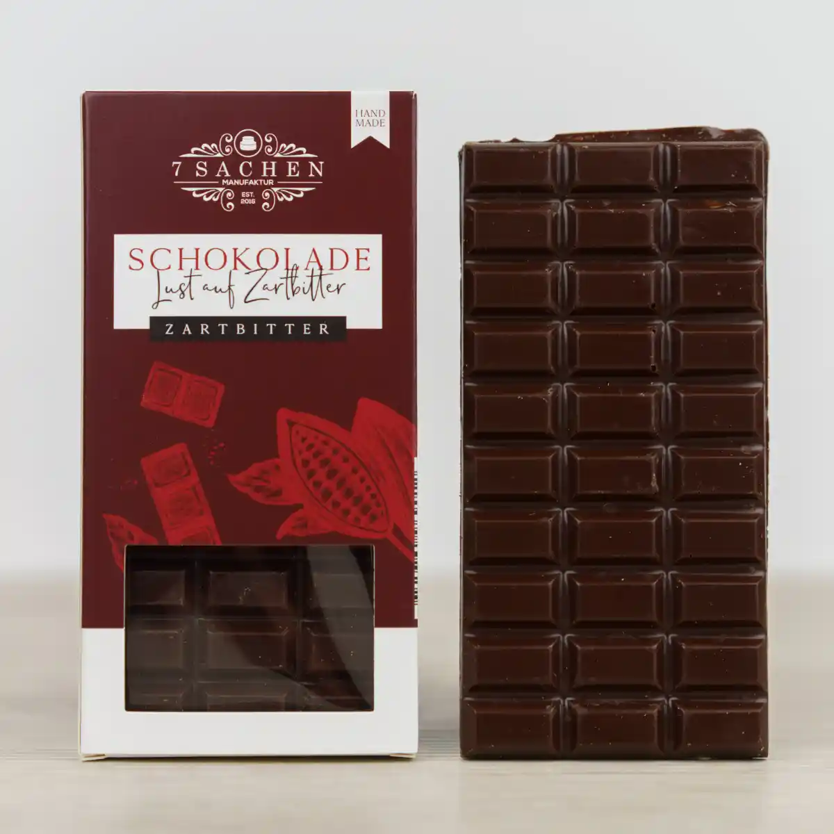 Handgegossene Zartbitterschokolade mit 55 % Kakaoanteil – mild & harmonisch, von der 7 Sachen Manufaktur in Steinhagen.