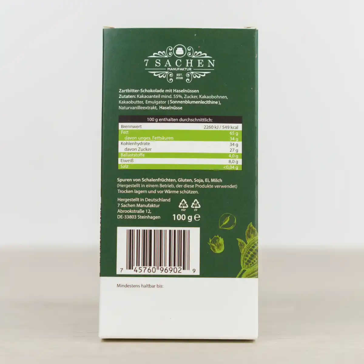 Handgegossene Zartbitterschokolade 55 % mit Haselnüssen – nussig & zartbitter aus Steinhagen. Rückseite