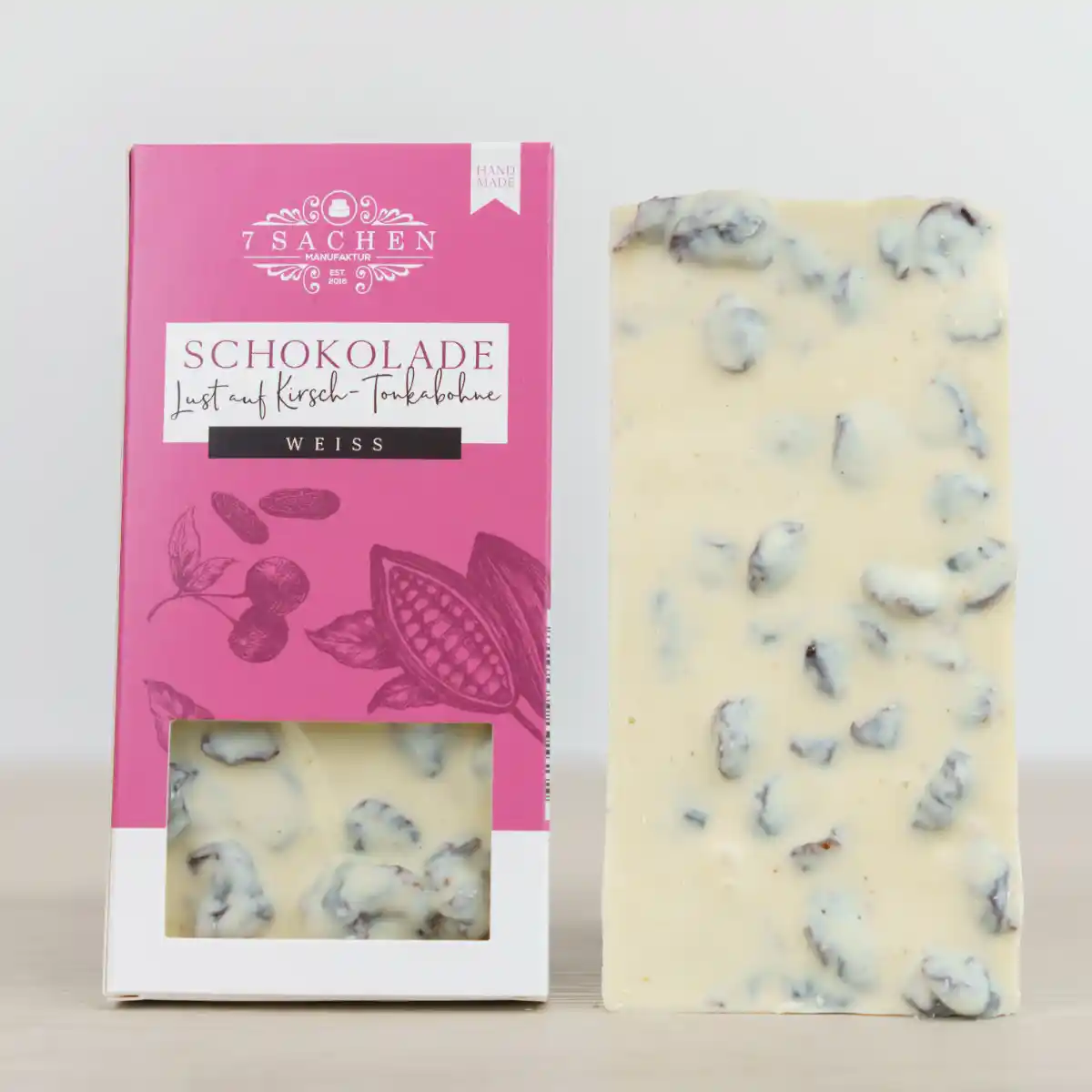 Handgegossene weiße Schokolade mit Tonkabohne & Kirsche – edel & verführerisch aus Steinhagen.
