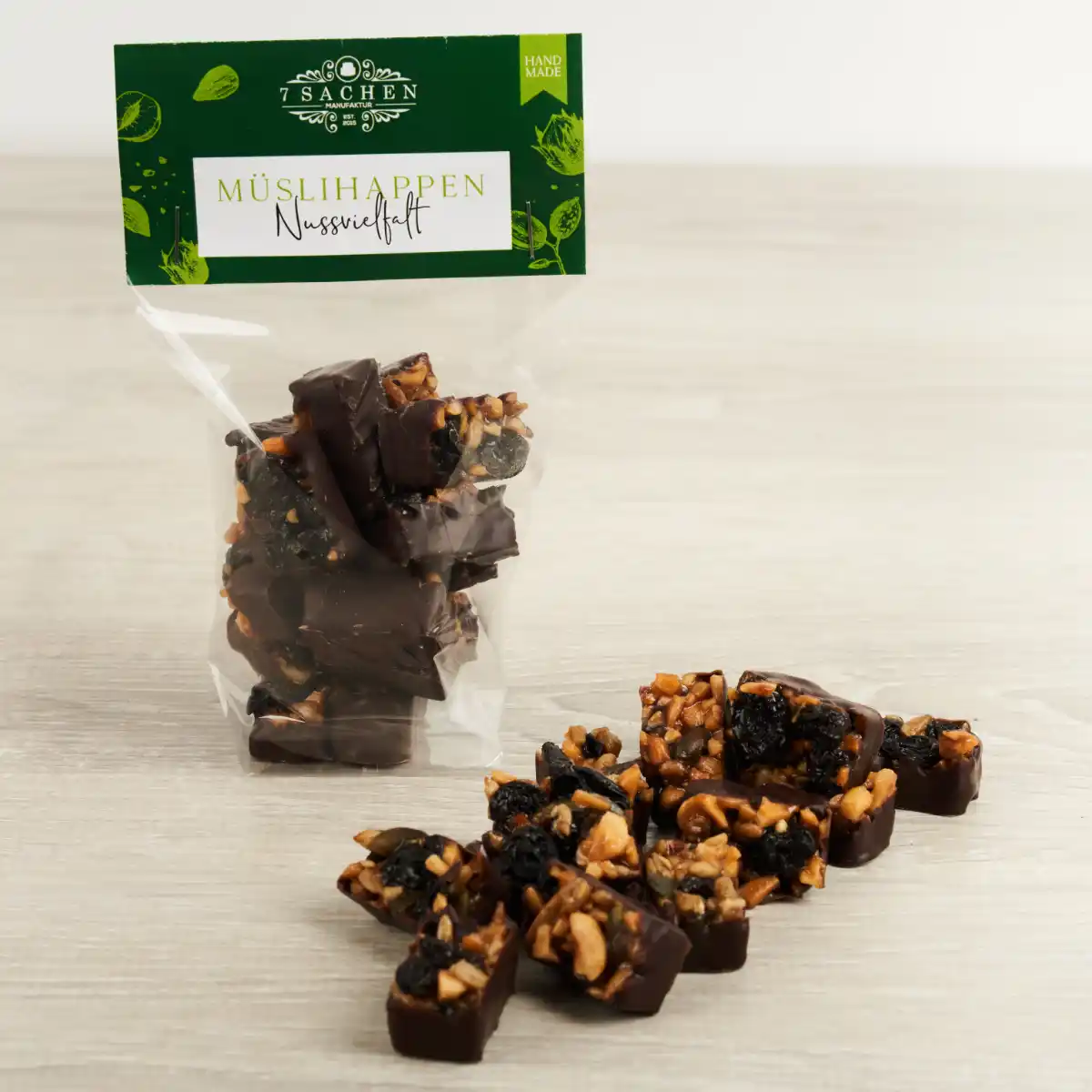 Handgemachte Müslihappen aus Zartbitterschokolade mit Nüssen, Saaten & Trockenfrüchten – 7 Sachen Manufaktur