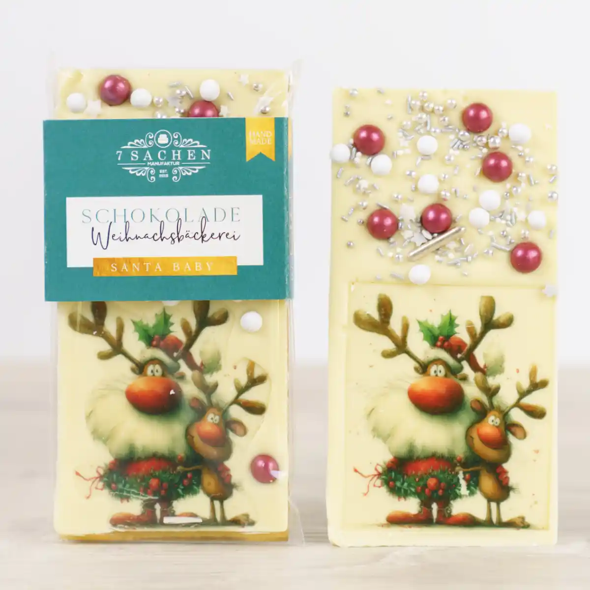 Handgegossene weiße Weihnachtsschokolade mit Motiv Santa-Baby aus der 7 Sachen Manufaktur